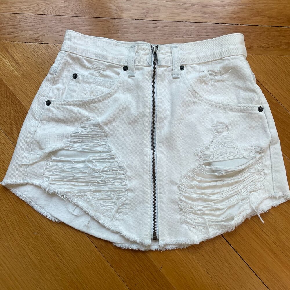 Carmar White Denim Zip-Up Mini Skirt – Size 26 (Runs Small)